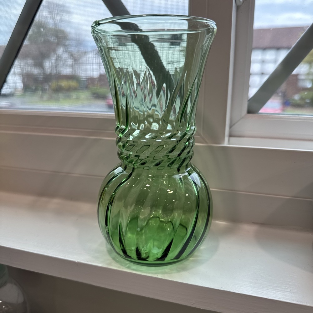 Vintage Anchor Hocking Light Green Flower Vase Braided Ribbed Optic Swirl